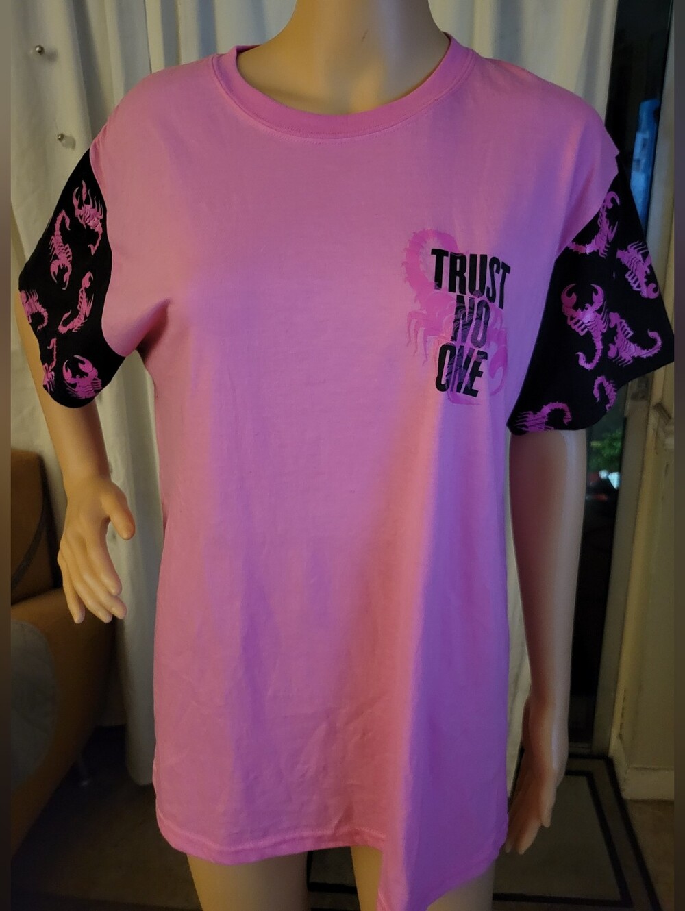 'Trust No One' Graphic Tee with Black Scorpion Sleeves